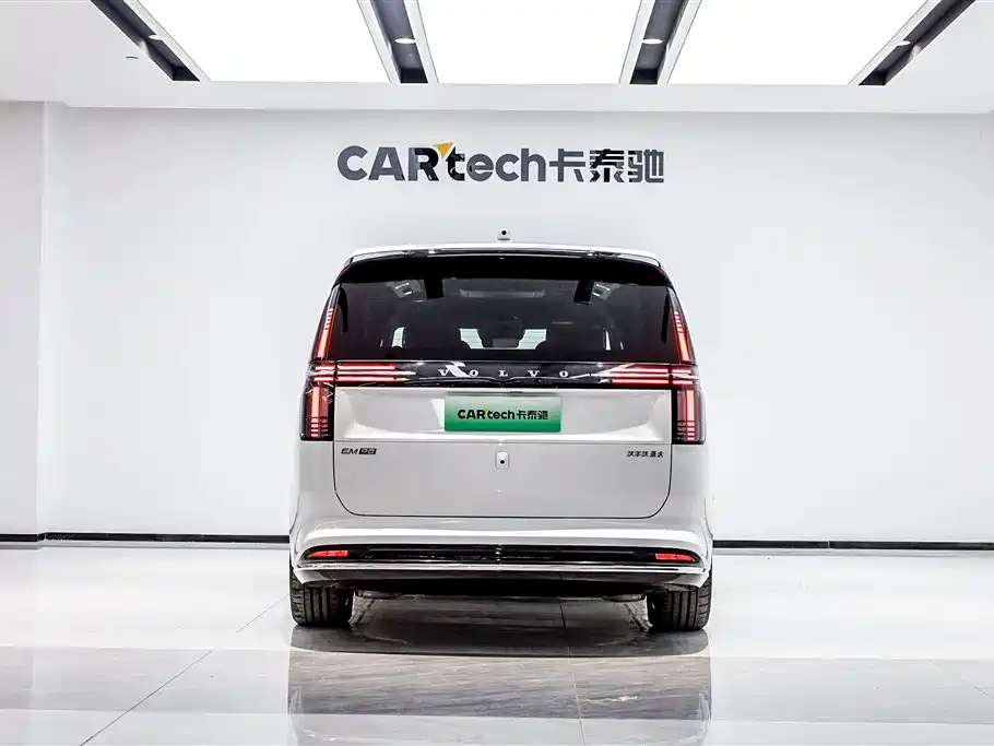 Volvo EM90 2024