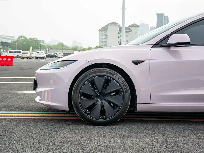 Tesla Model 3 2024