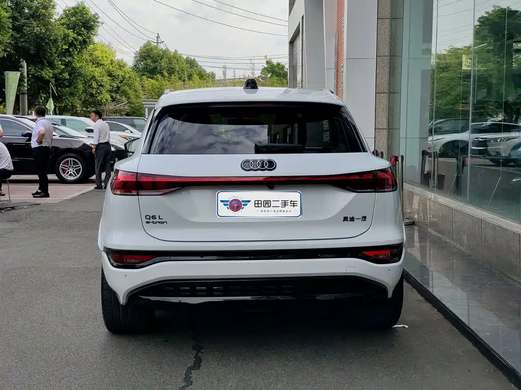 Audi e-tron 2025