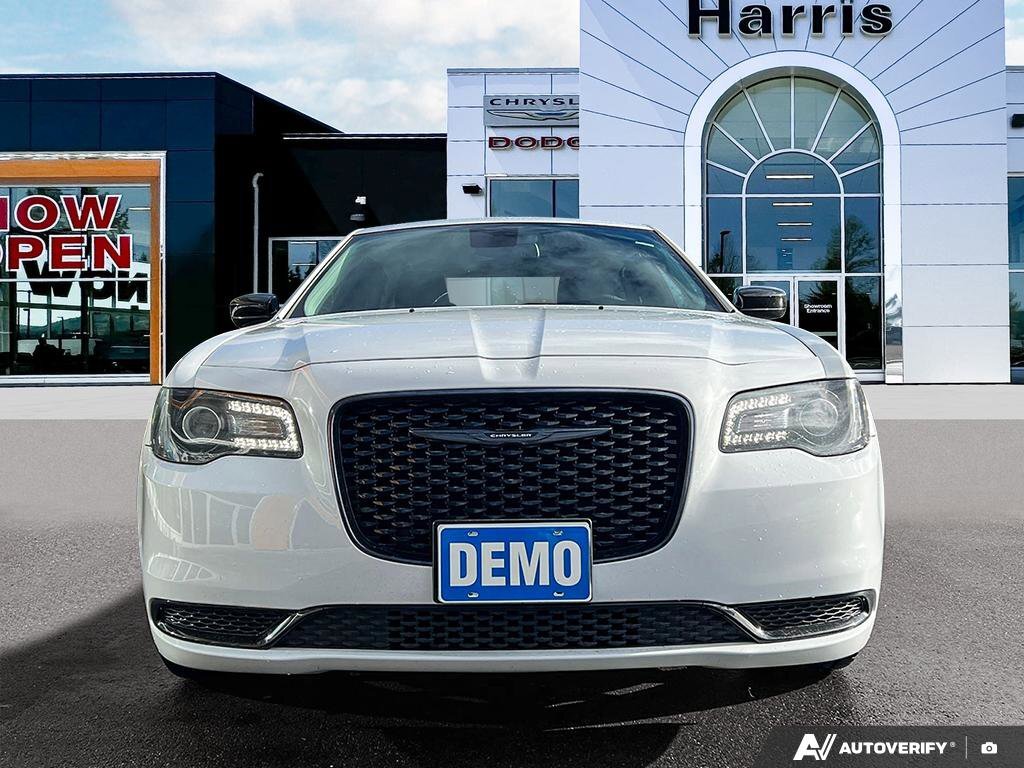 Chrysler 300 2022