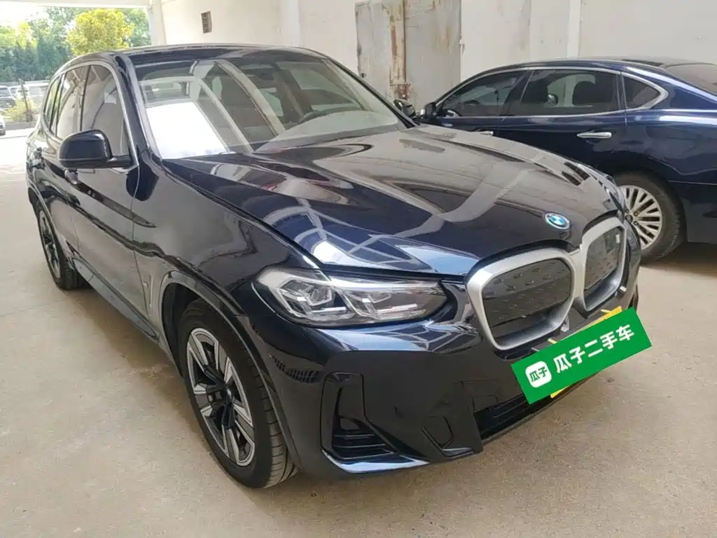 BMW iX3 2025