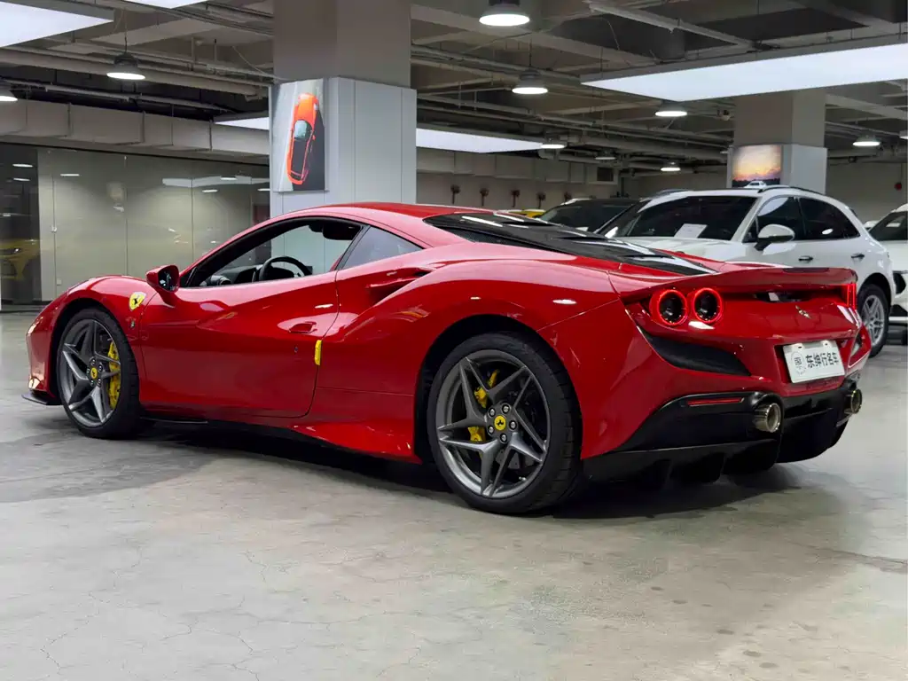 Ferrari F8 2023