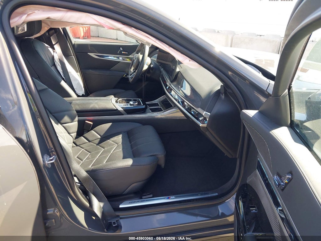 BMW i7 2024