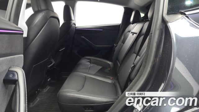 Tesla Model Y 2025