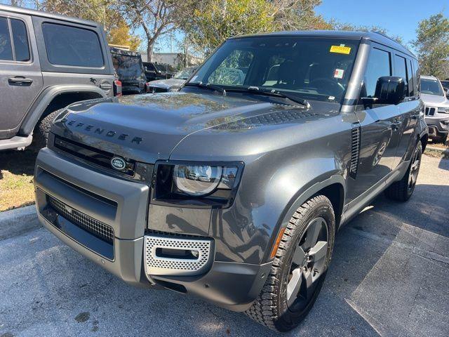 Land Rover Defender 2024