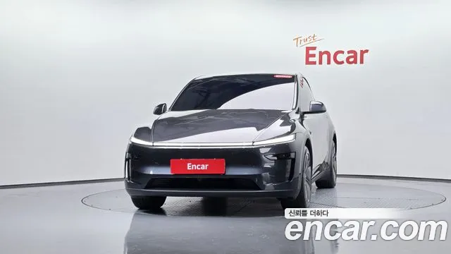 Tesla Model Y 2025