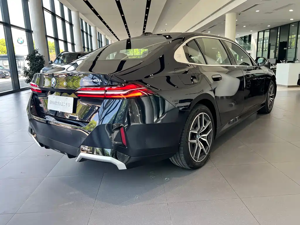 BMW i5 2025
