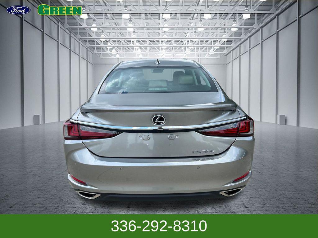 Lexus ES 2021