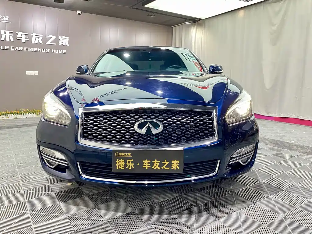 Infiniti Q70 2020