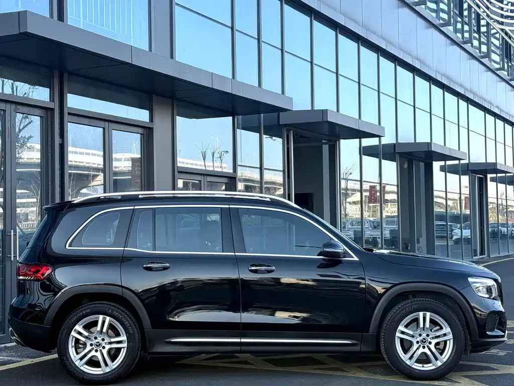 Mercedes-Benz GLB 2023