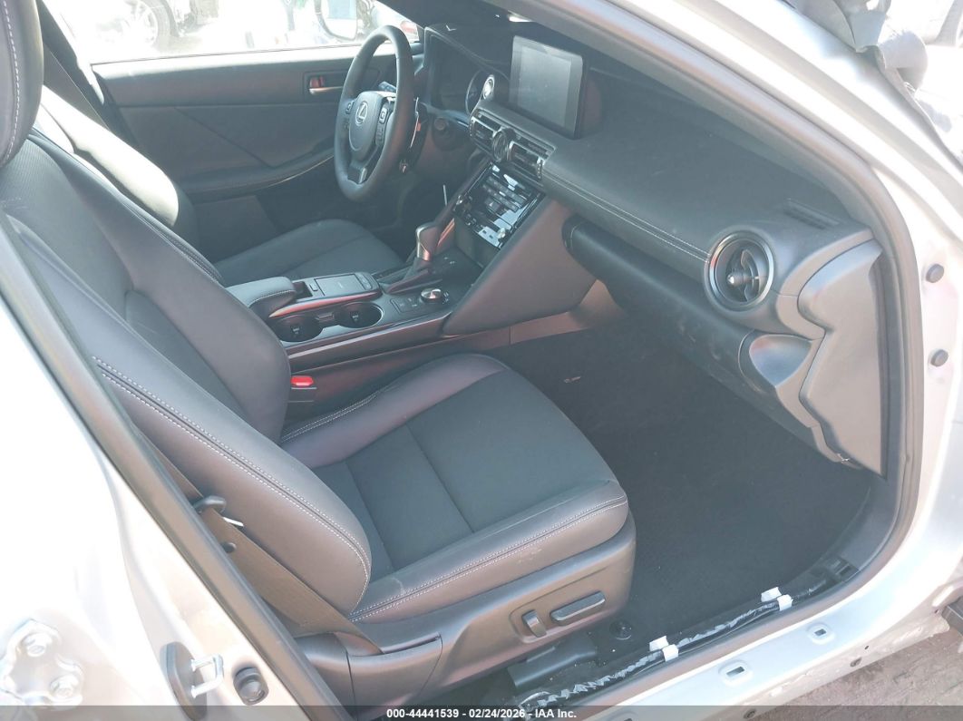 Lexus IS 300 2025
