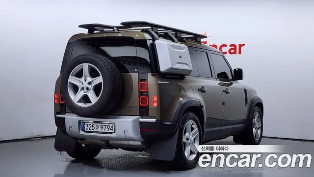 Land Rover Defender 2024
