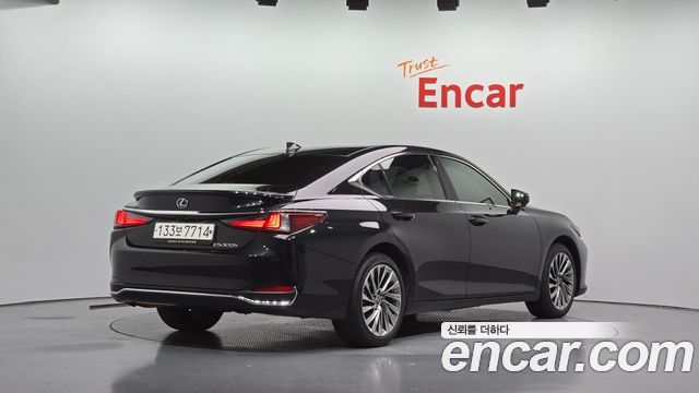 Lexus ES 2024
