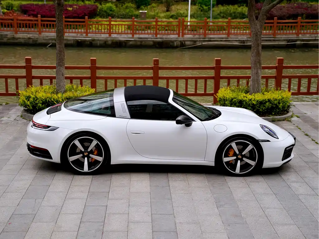 Porsche 911 2021