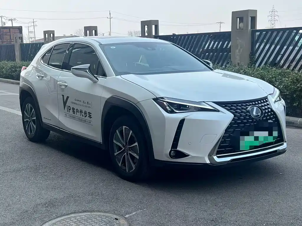 Lexus UX 2022