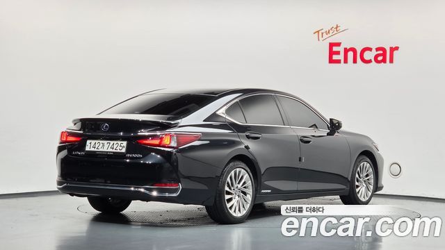 Lexus ES 2021