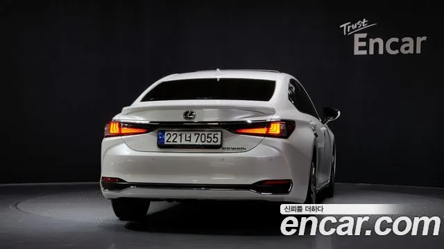 Lexus ES 2023