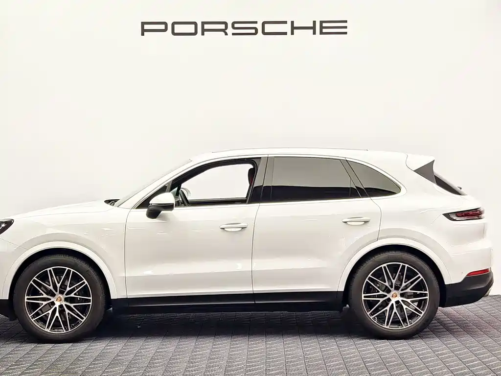 Porsche Cayenne 2025