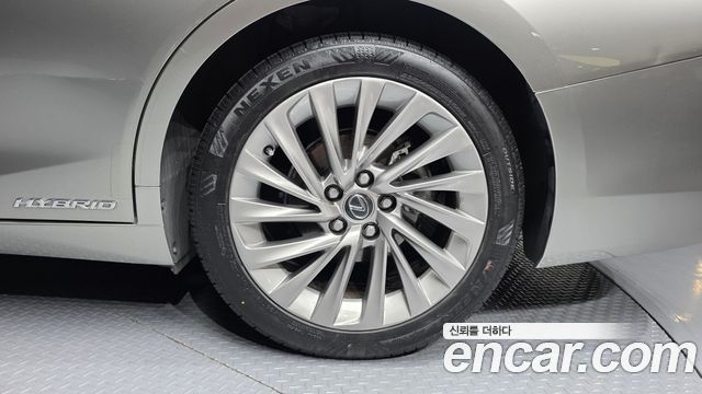 Lexus ES 2021