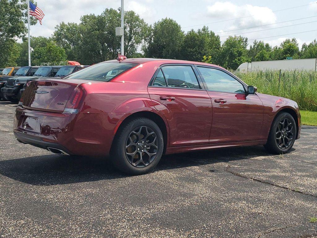 Chrysler 300 2023
