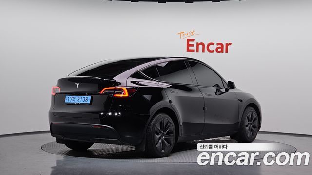 Tesla Model Y 2024