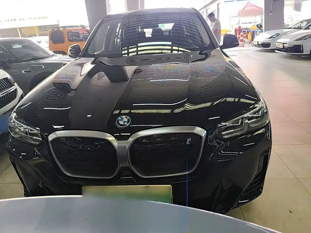 BMW iX3 2024