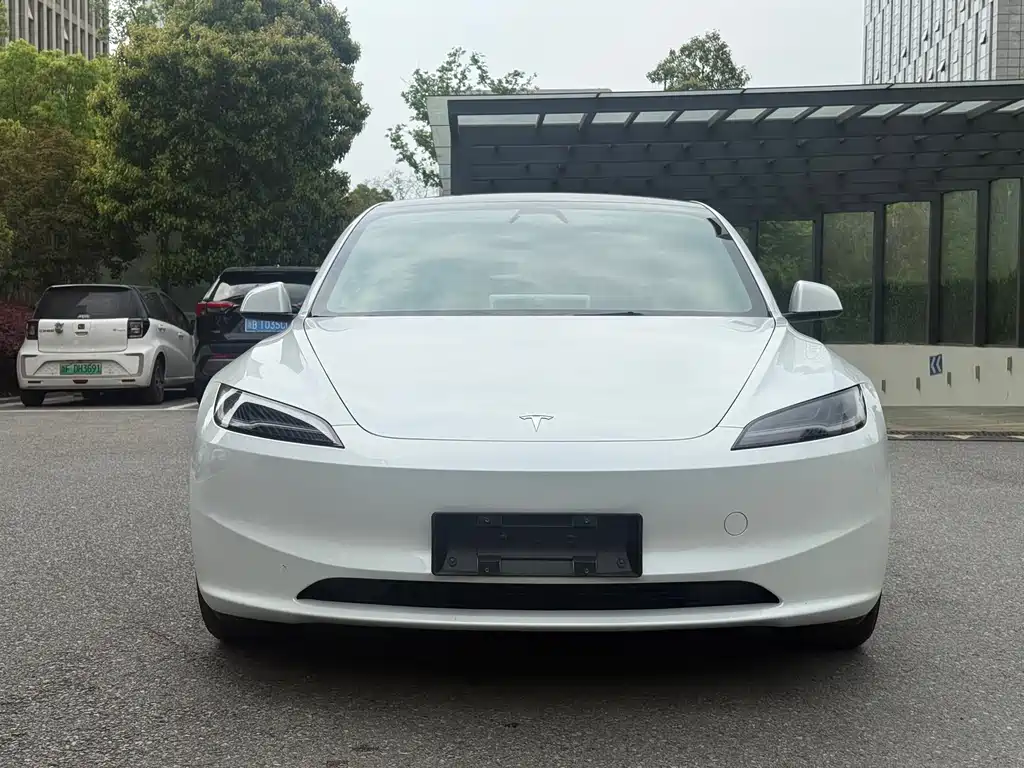 Tesla Model 3 2024
