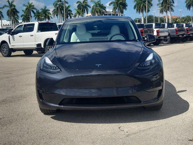 Tesla Model Y 2024