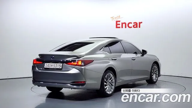 Lexus ES 2022