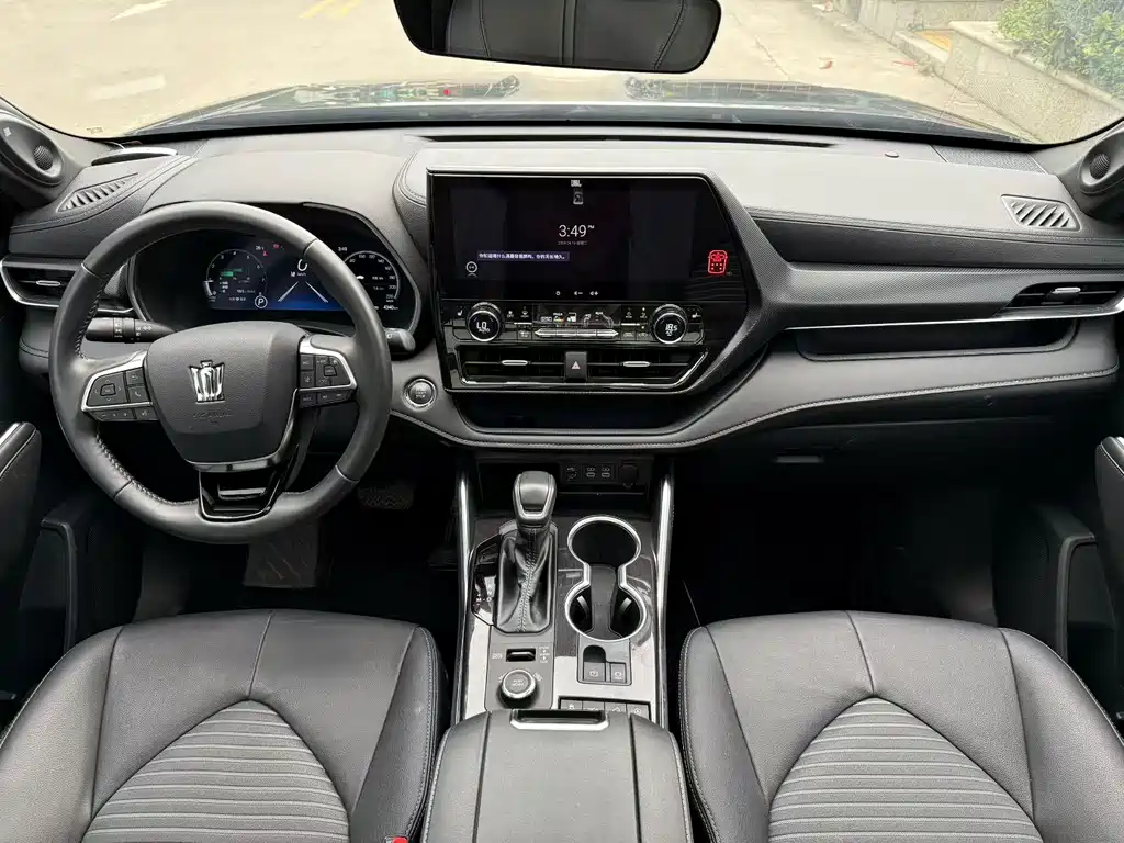 Toyota Crown Kluger 2023