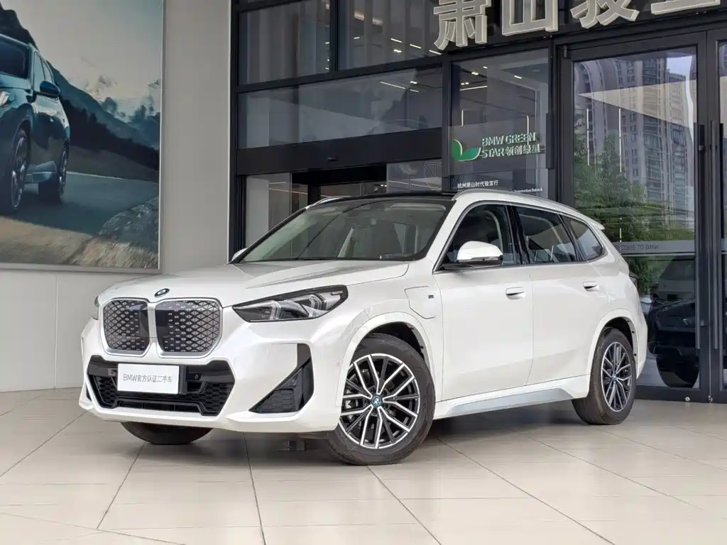 BMW iX1 2025