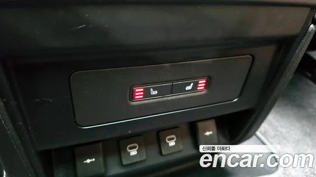 Land Rover Defender 2021