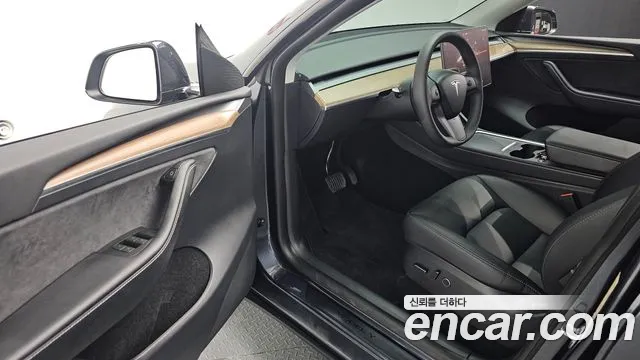 Tesla Model Y 2024