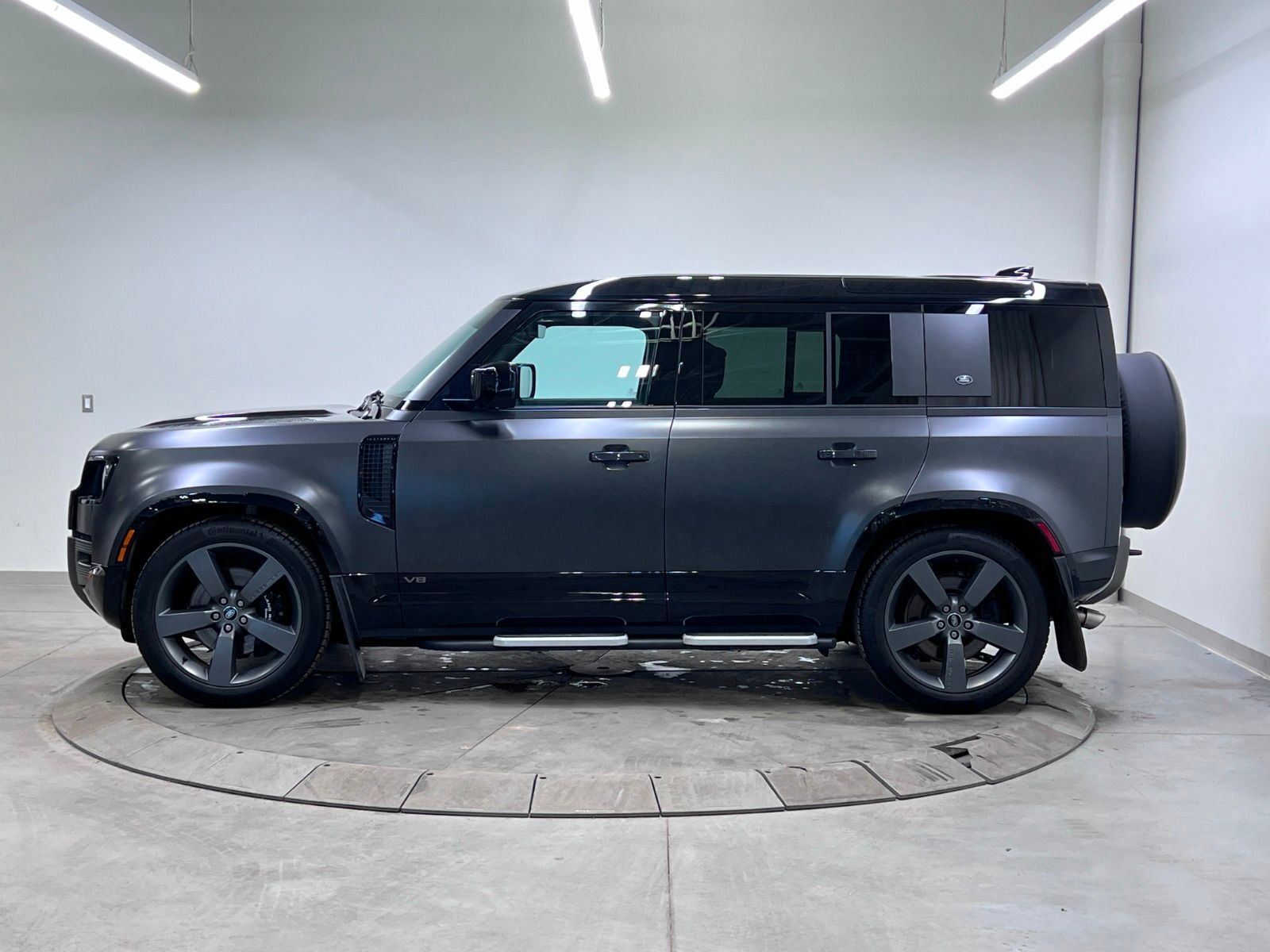 Land Rover Defender 2023