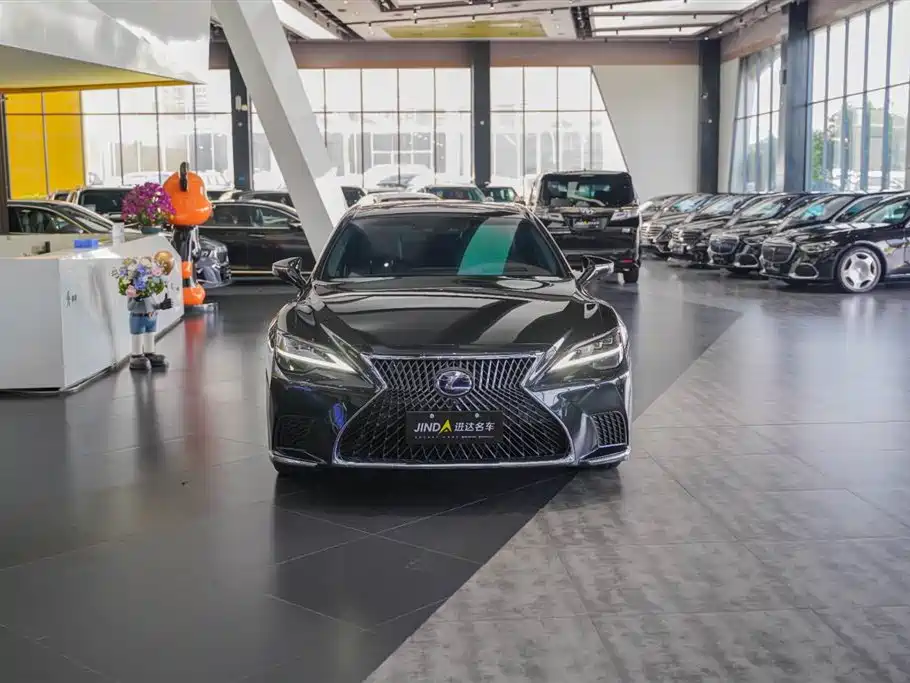 Lexus LS 2021