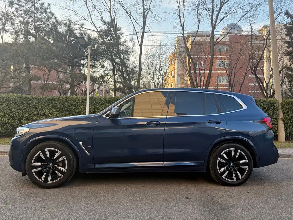 BMW iX3 2022