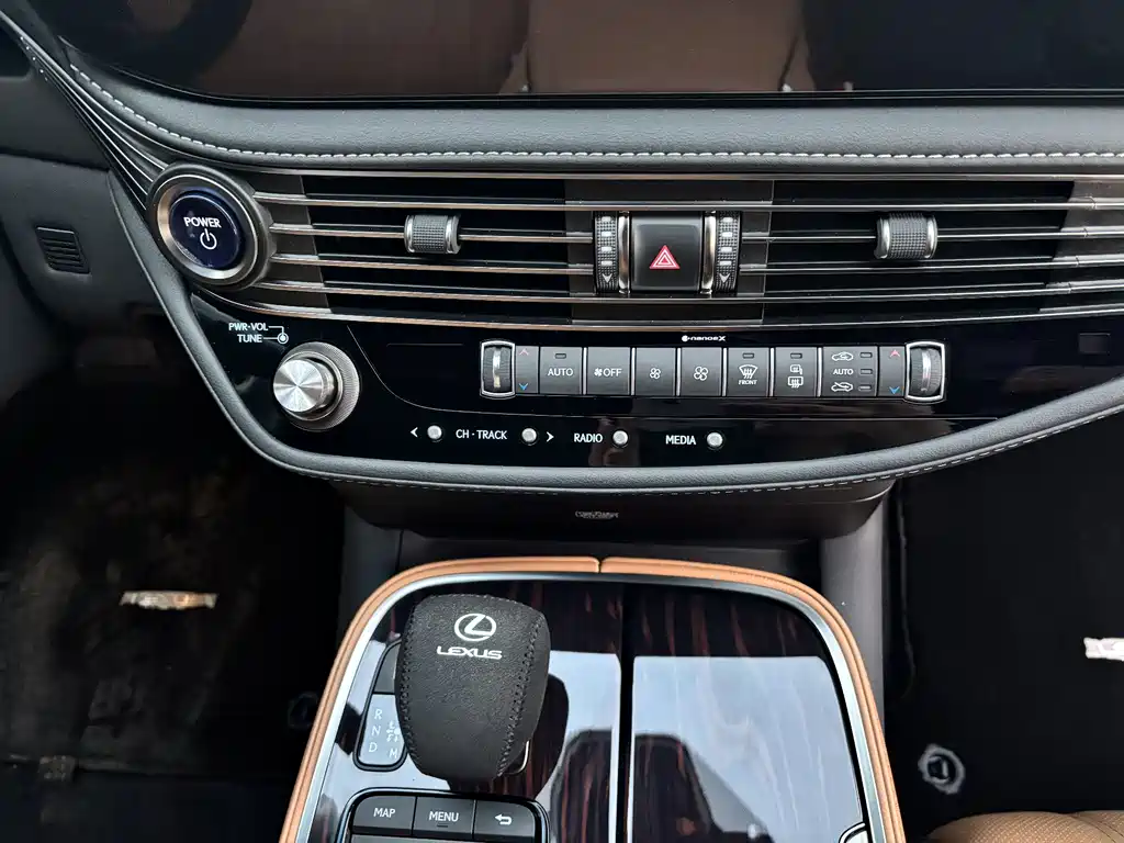 Lexus LS 2023