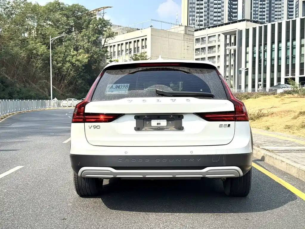 Volvo V90 2023