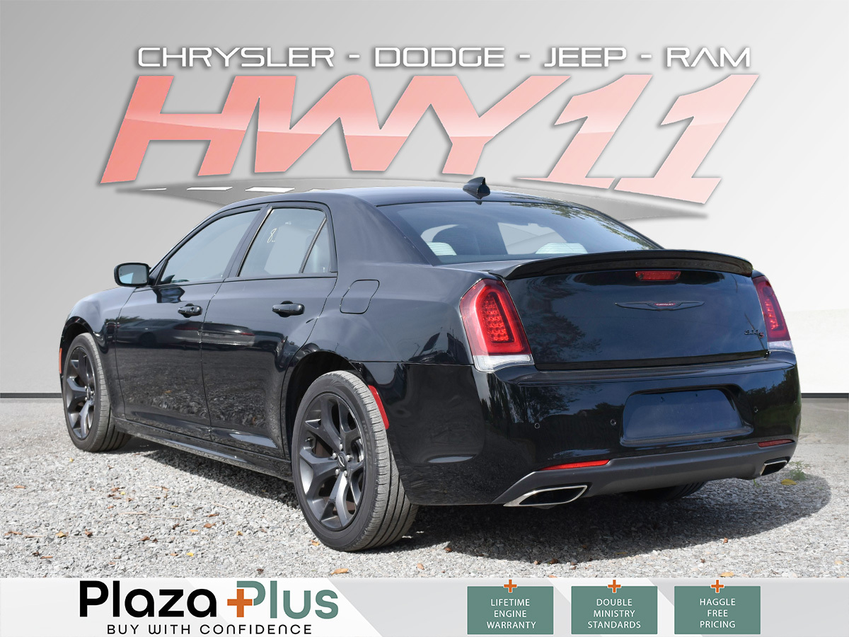 Chrysler 300 2021