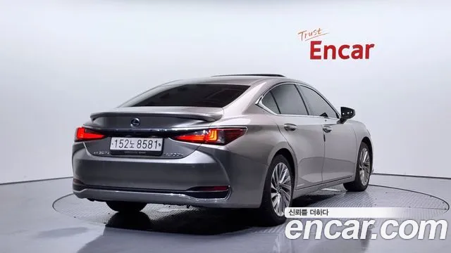 Lexus ES 2020
