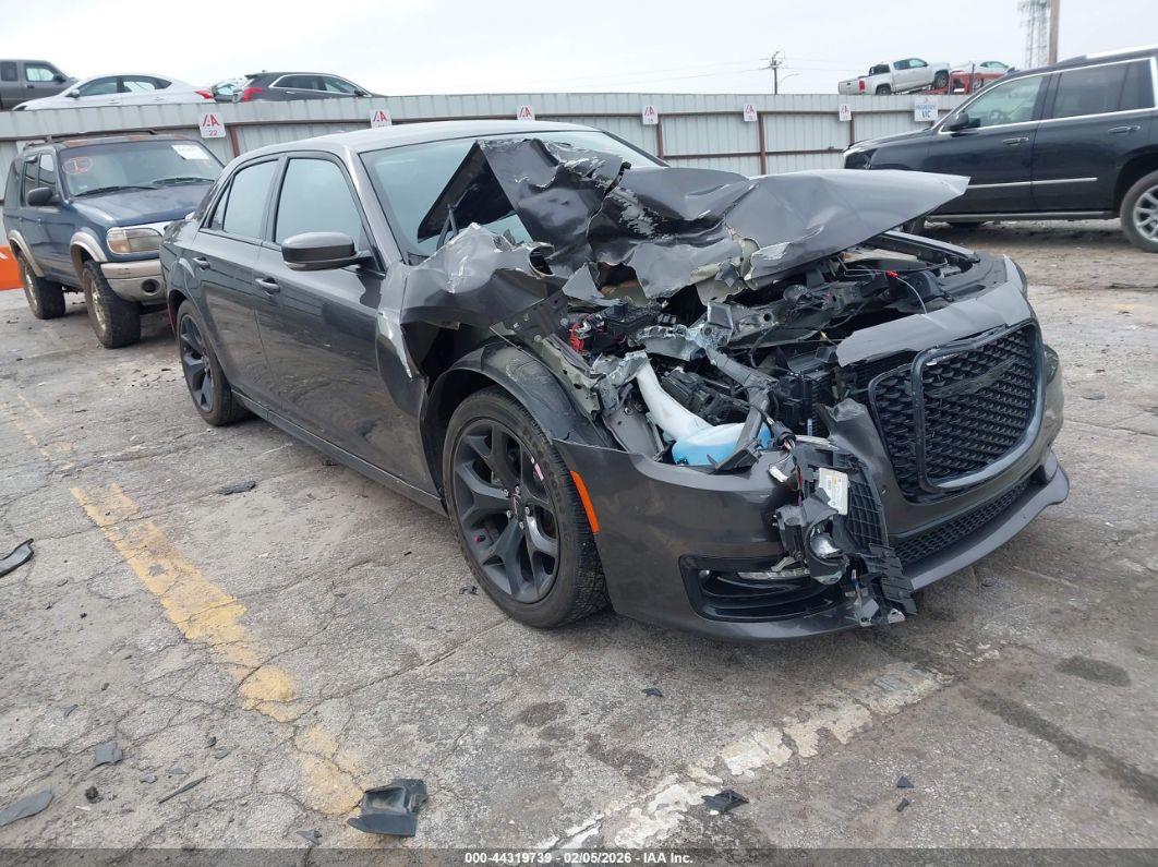 Chrysler 300 2021
