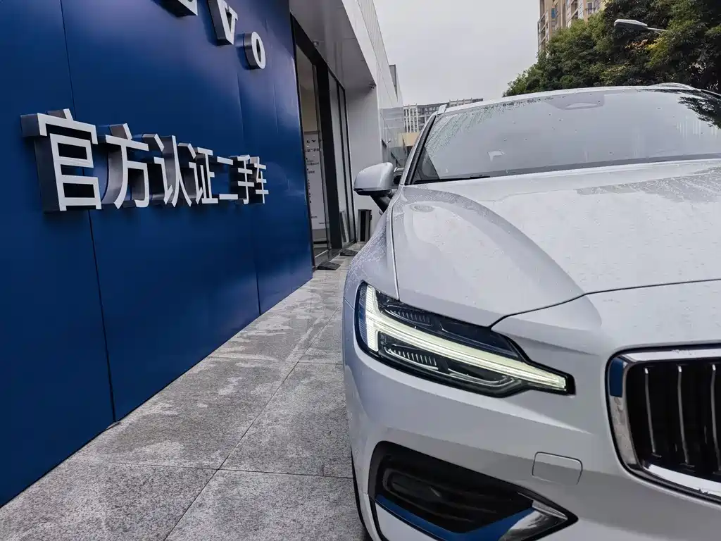 Volvo V60 2023