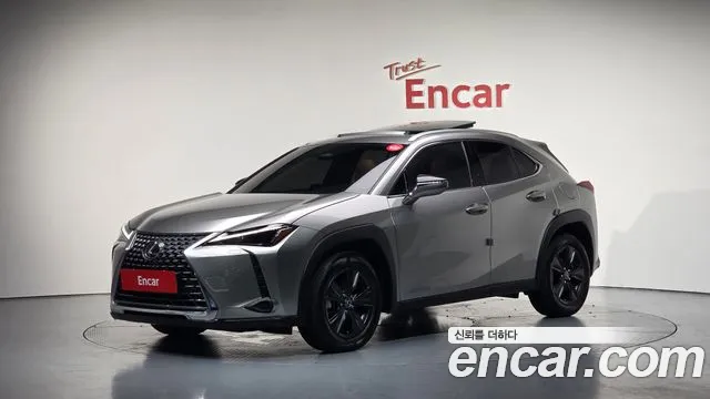 Lexus UX 2025