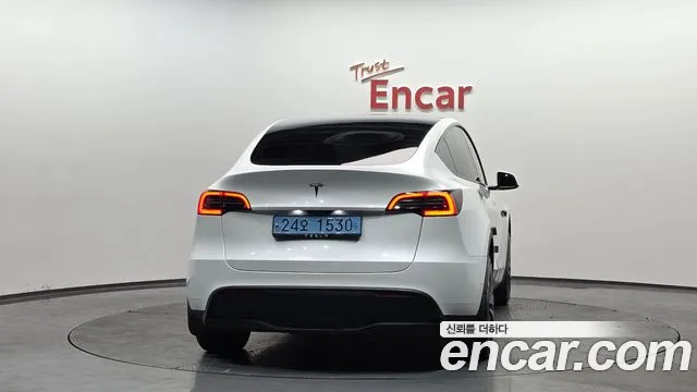 Tesla Model Y 2023