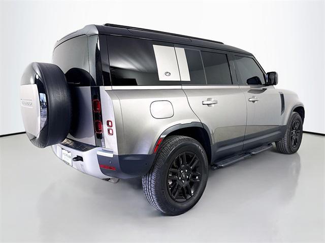Land Rover Defender 2024