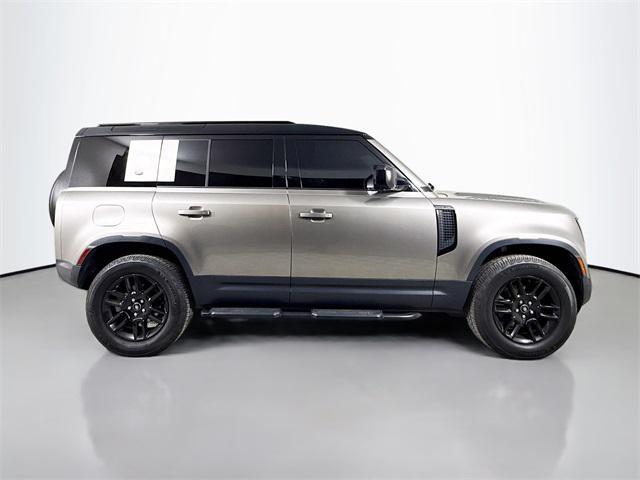 Land Rover Defender 2024