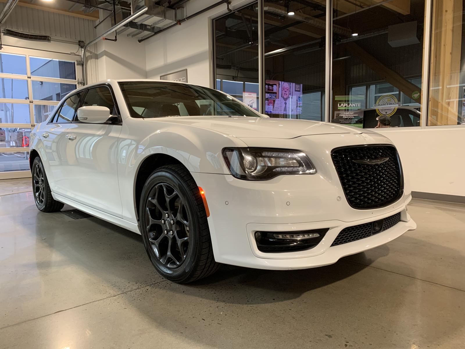 Chrysler 300 2023