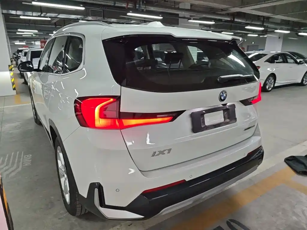 BMW iX1 2025