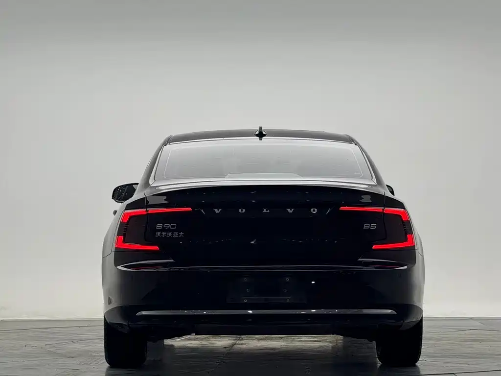Volvo S90 2024