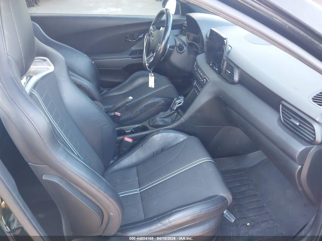 Hyundai Veloster 2021